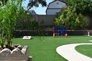 Property grounds - The Palms on Kristal in Glendale – Spacious Getaway with Pool, Spa & Game Room (Glendale)