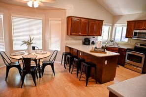 Microwave, oven, stovetop, dishwasher - The Palms on Kristal in Glendale – Spacious Getaway with Pool, Spa & Game Room (Glendale)