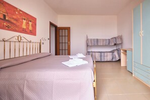 1 bedroom, bed sheets