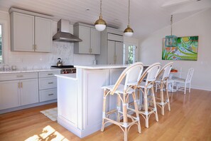 Micro-ondes, plaque de cuisson, lave-vaisselle