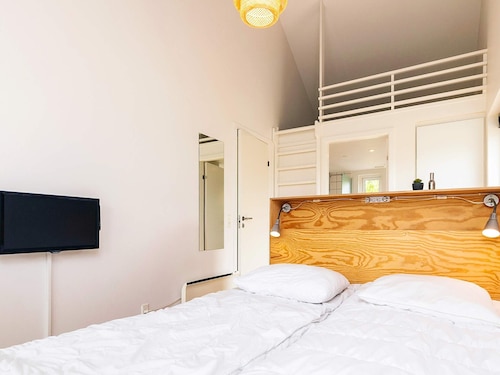 4 スター ホリデー ホーム イン ブロヴスト