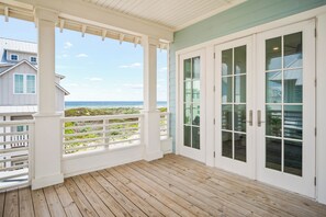 House (6 Bedrooms) | Exterior