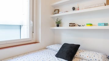 1 slaapkamer, een strijkplank/strijkijzer, gratis wifi, beddengoed