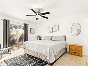 3 室のベッドルーム、デスク、アイロン / アイロン台、WiFi (無料)