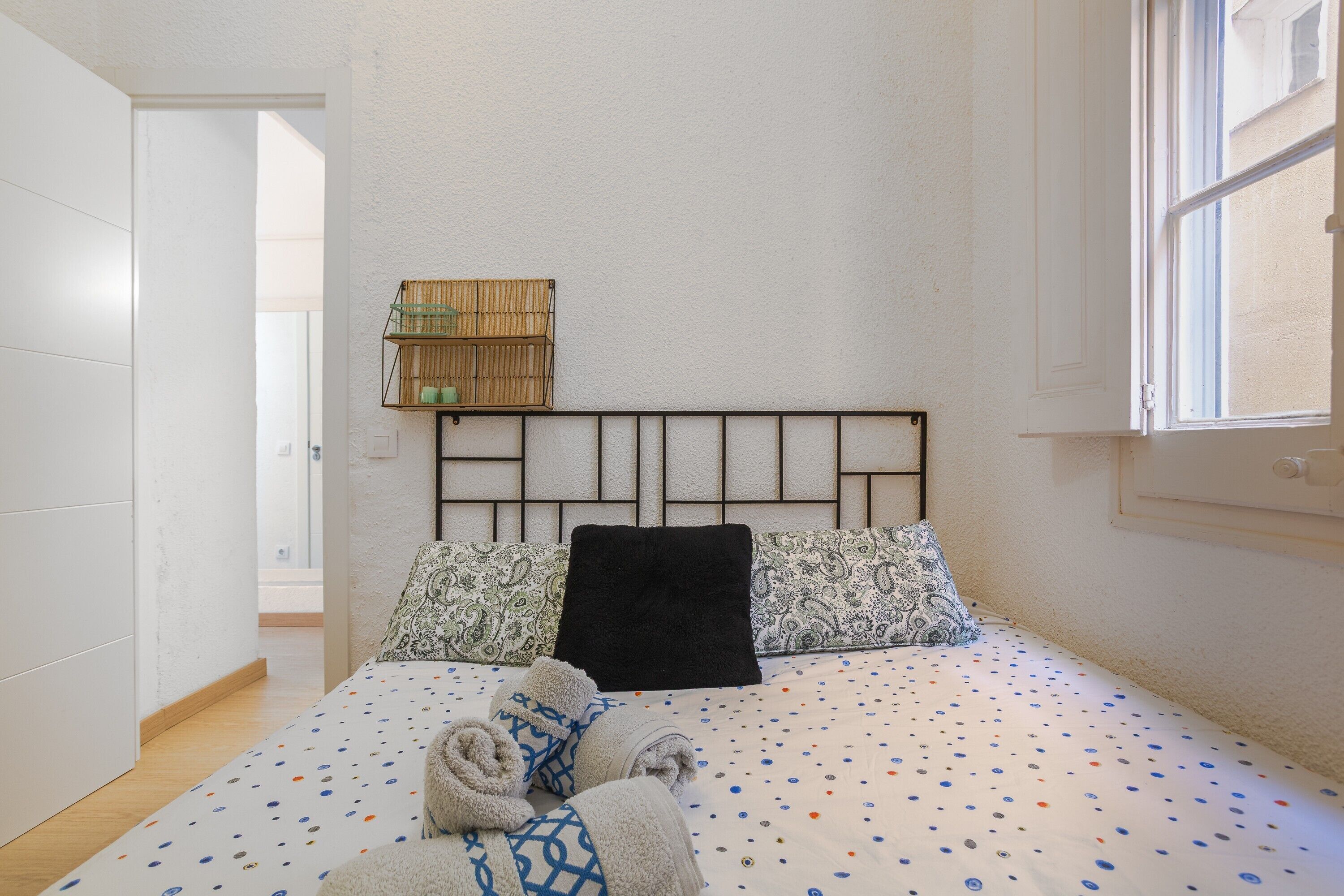 1 slaapkamer, een strijkplank/strijkijzer, gratis wifi, beddengoed