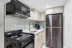 冰箱、微波炉、炉灶、洗碗机