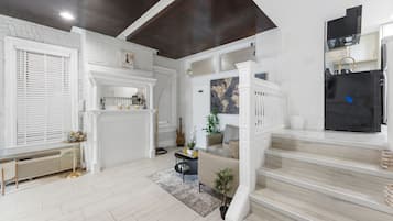 Smart TV, fireplace