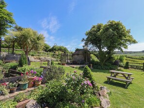 Outdoor dining - The Spyway Inn (Dorchester)