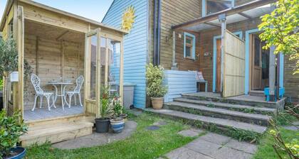 Hedgeway Gower - One Bedroom House, Sleeps 2