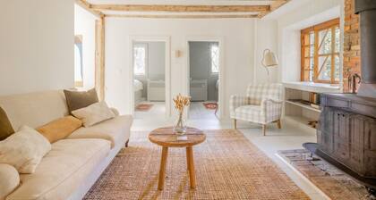 18th Century Rosendale Cottage w/pool