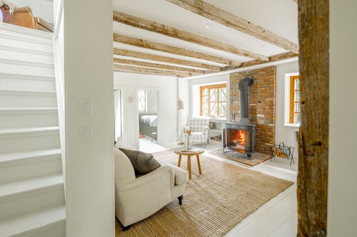 18th Century Rosendale Cottage w/pool