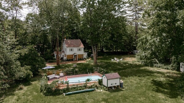 A house with a swimming pool, surrounded by trees. - 18th Century Rosendale Cottage w/pool (Rosendale)