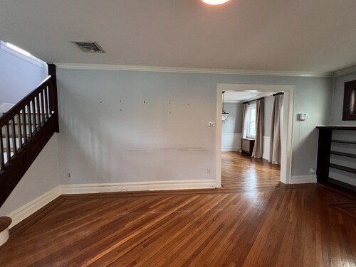 Pet friendly, empty home with large grassy backyard!