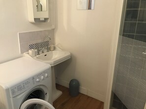 Shower, hair dryer, towels, toilet paper - Stone vacation home in the Lot (Lamagdelaine)