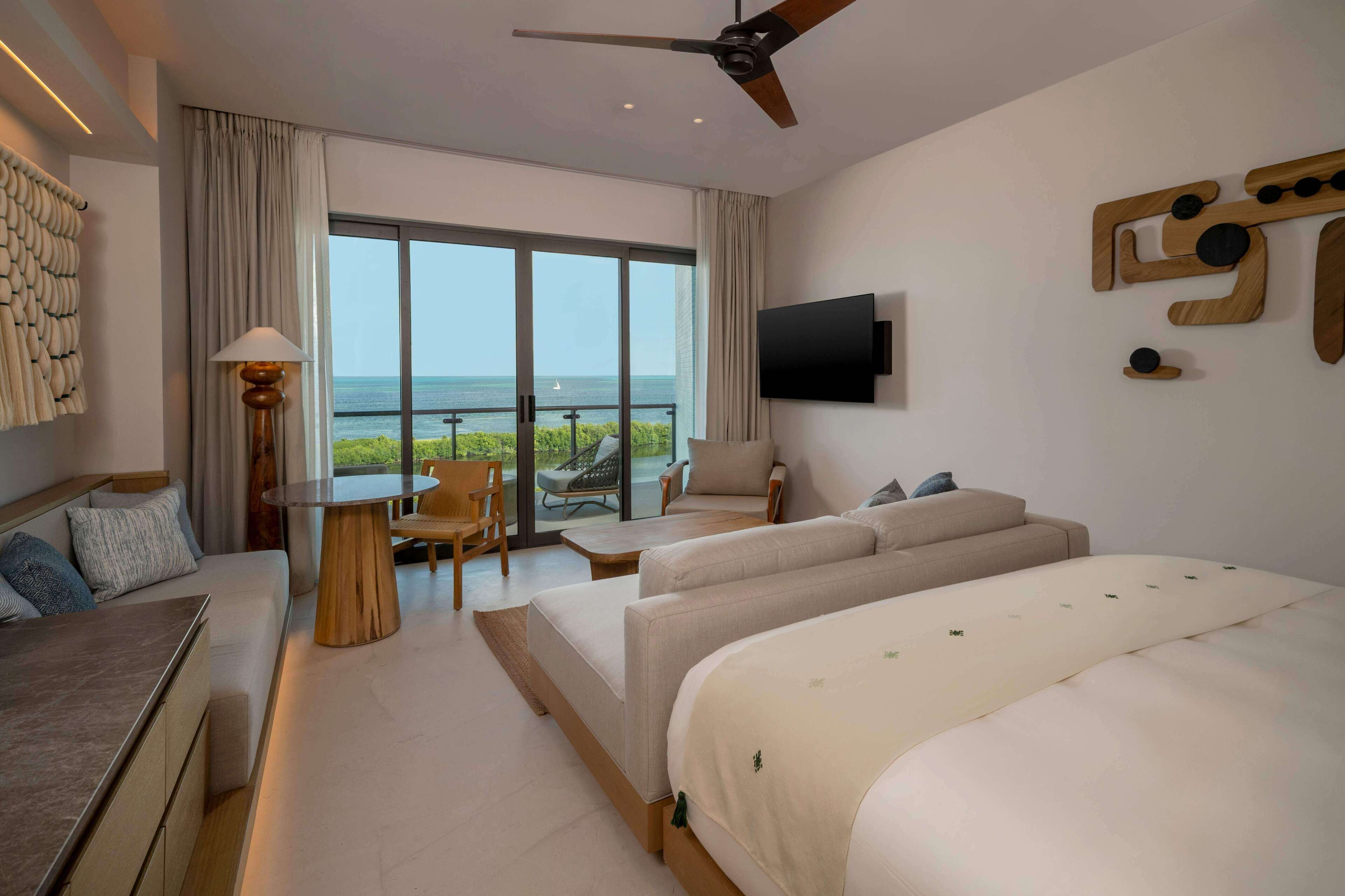 Room, 1 King Bed, Oceanfront (High Floor)