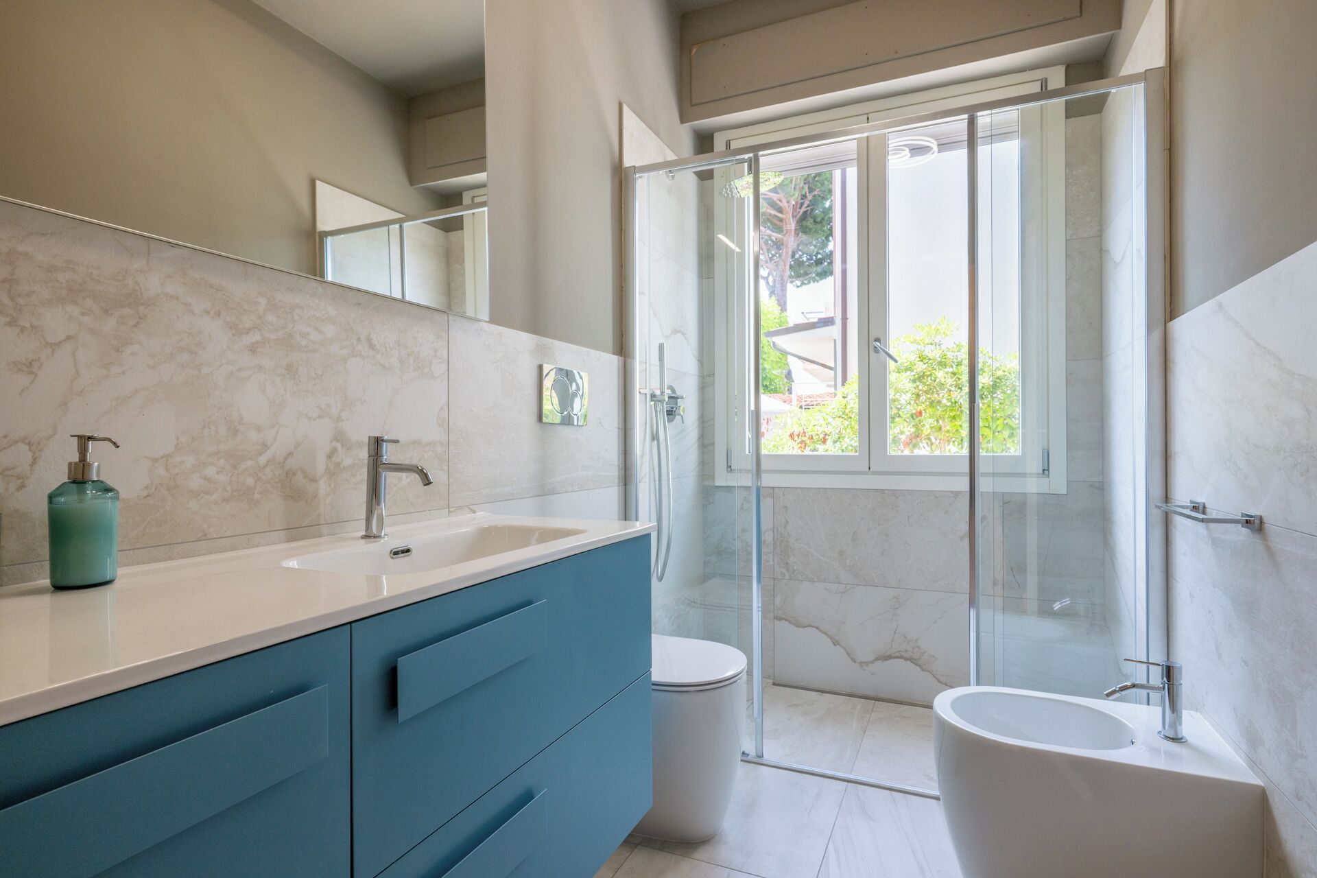 Dusche, Haartrockner, Bidet, Handtücher