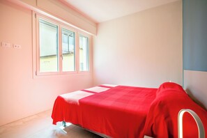 3 slaapkamers, een strijkplank/strijkijzer, gratis wifi, beddengoed
