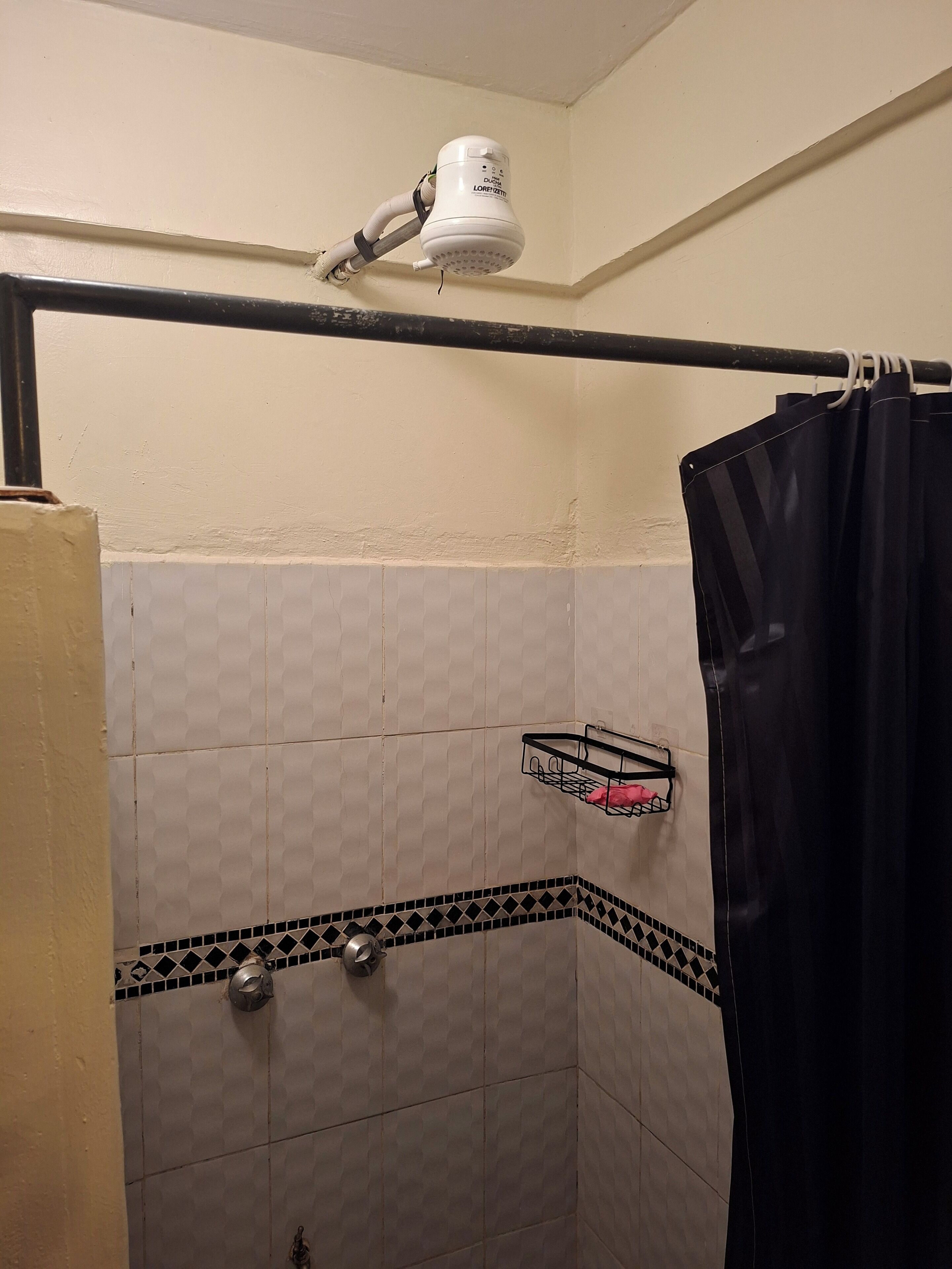 Dusche, Handtücher, Seife, Toilettenpapier