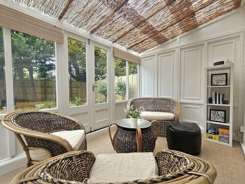 3BR - Luxury Home Away From Home - Contractor Digs - Near LGW Airport