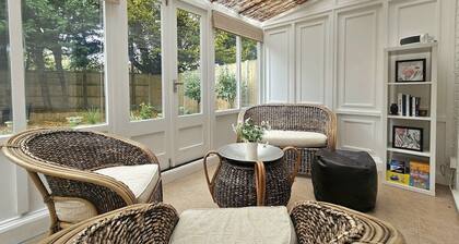 3BR - Luxury Home Away From Home - Contractor Digs - Near LGW Airport