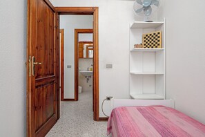 3 bedrooms, bed sheets