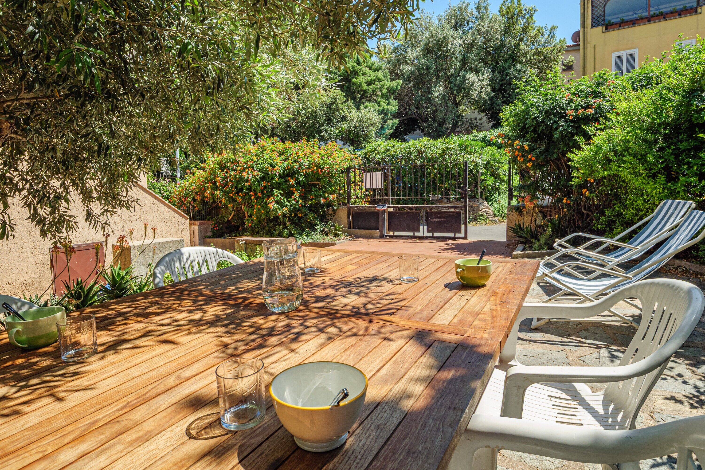 屋外ダイニングエリア