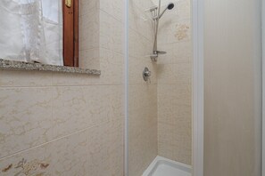 Shower, towels