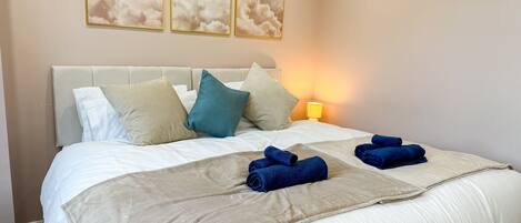 2 bedrooms, iron/ironing board, free WiFi, bed sheets