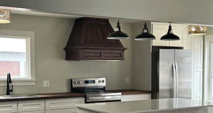 Charming 1-bedroom house in Chetek with WiFi, AC