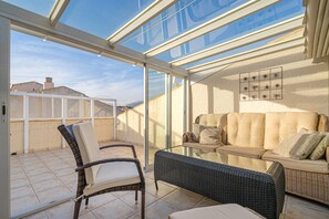 TV - Apartment 'Cal Albir Atico' with Shared Pool, Wi-Fi and Air Conditioning (albir)