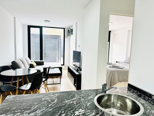 Excellent apartment with patio, Independence Park