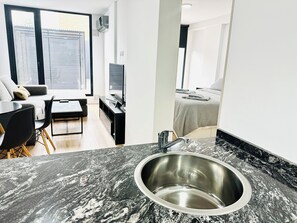 1 habitación, wifi y ropa de cama