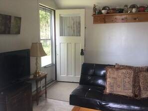 Smart TV, fireplace, books - Cottage Retreat 75 Steps from the shores of spectacular Lake Huron, Sauble Beach (Sauble Beach)