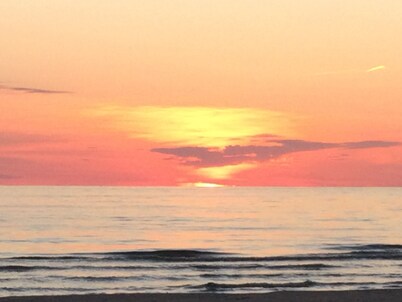 Cottage Retreat 75 Steps from the shores of spectacular Lake Huron, Sauble Beach