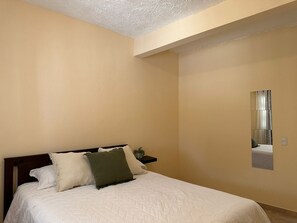 3 chambres, fer et planche à repasser, Wi-Fi, literie fournie