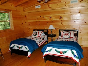 2 bedrooms, WiFi, bed sheets - Laurel Crest, secluded (Townsend)