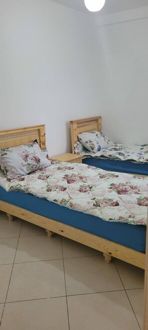 2 室のベッドルーム、アイロン / アイロン台、WiFi、ベッドシーツ