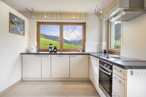 Fridge, microwave, dishwasher, cookware/dishes/utensils
