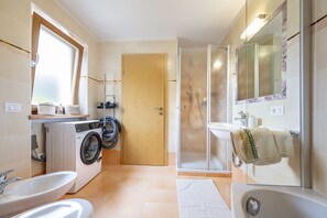 Shower, towels - 1006A Apartments Ciancel Gino (Ortisei)