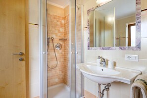 Shower, towels