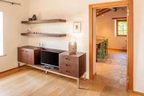 Unclassified image, 3 of 44, button - 615B Casale Toscana (Pesina)