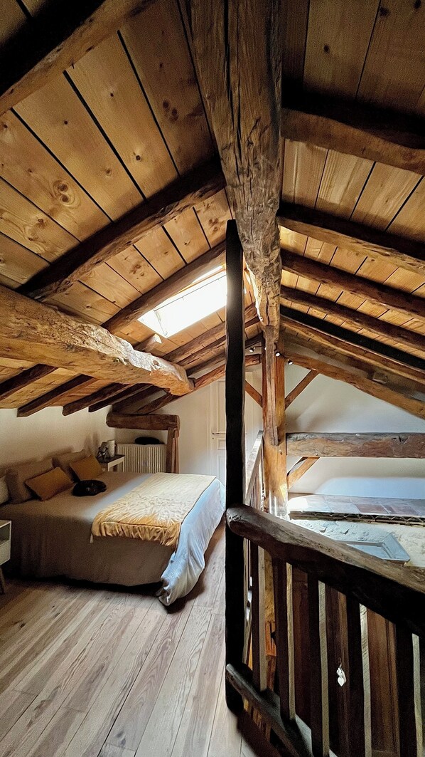 4 dormitorios, tabla de planchar con plancha, wifi y ropa de cama