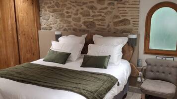 4 dormitorios, tabla de planchar con plancha, wifi y ropa de cama