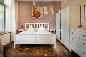 2 bedrooms, desk, iron/ironing board, travel crib