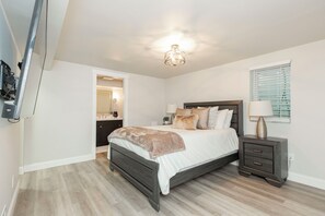 4 bedrooms, iron/ironing board, WiFi, bed sheets