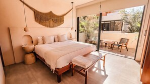 Cofres nos quartos, espaço de trabalho para notebook