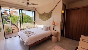 Cofres nos quartos, espaço de trabalho para notebook