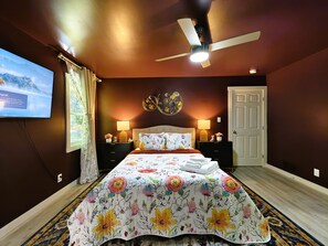 3 bedrooms, desk, iron/ironing board, free WiFi