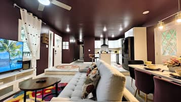 Smart TV, fireplace