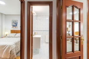 3 chambres, fer et planche à repasser, Wi-Fi gratuit, draps fournis